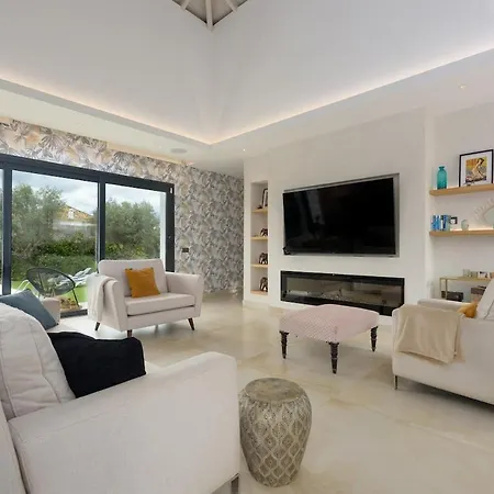 El Rancho With Pool Near Puerto Banus فيلة